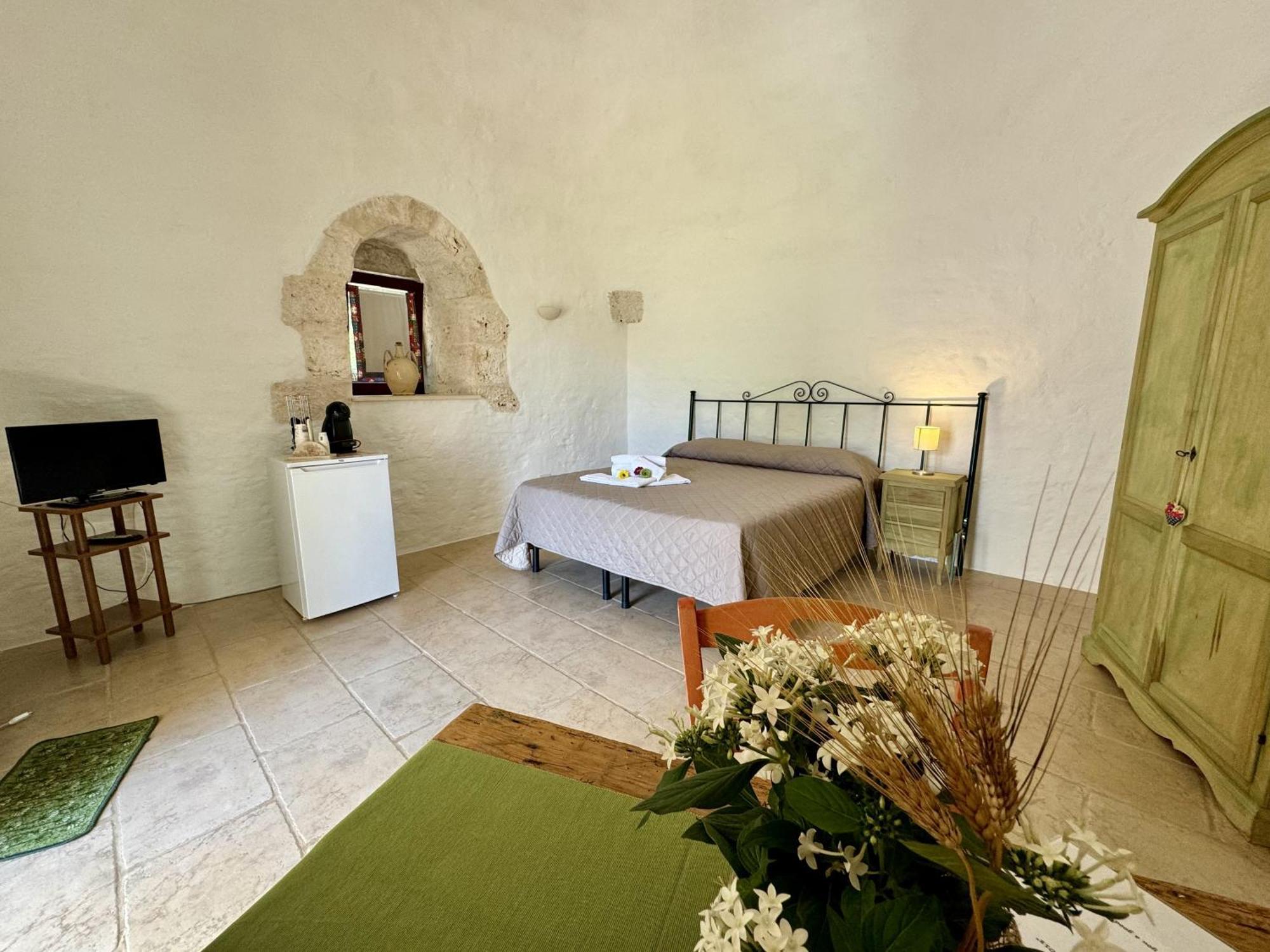 Masseria Ferri Остуни Екстериор снимка