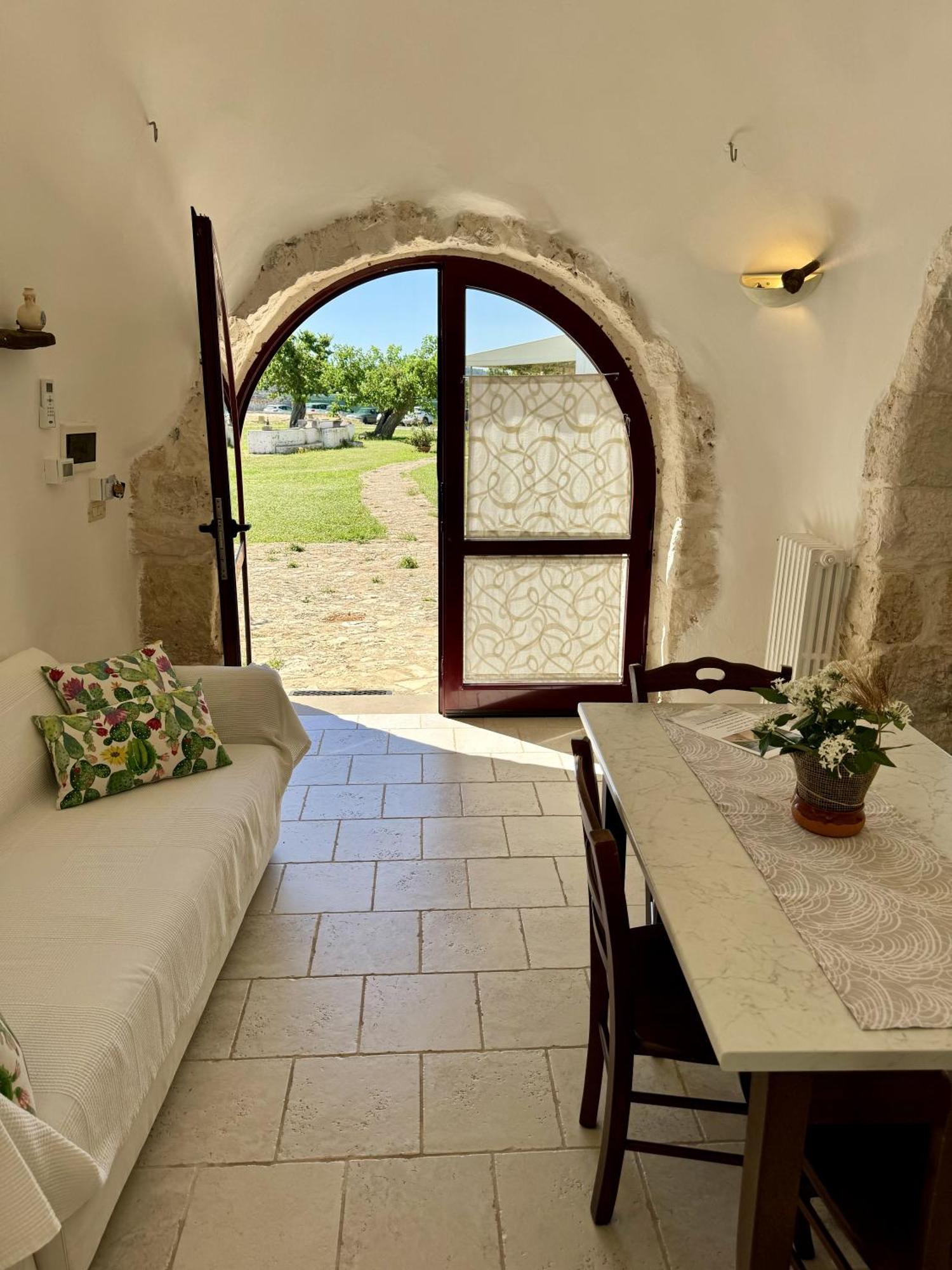 Masseria Ferri Остуни Екстериор снимка