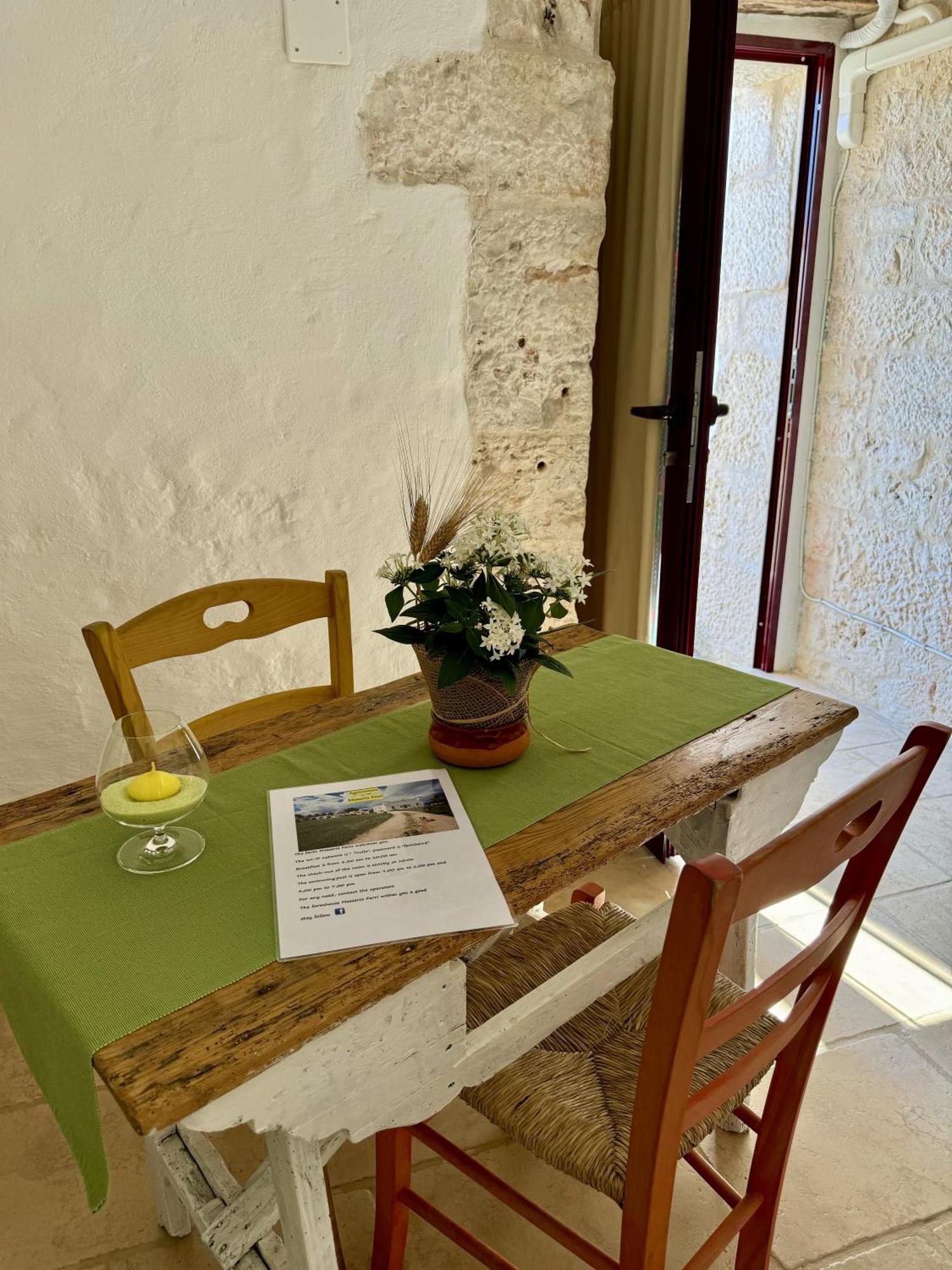 Masseria Ferri Остуни Екстериор снимка