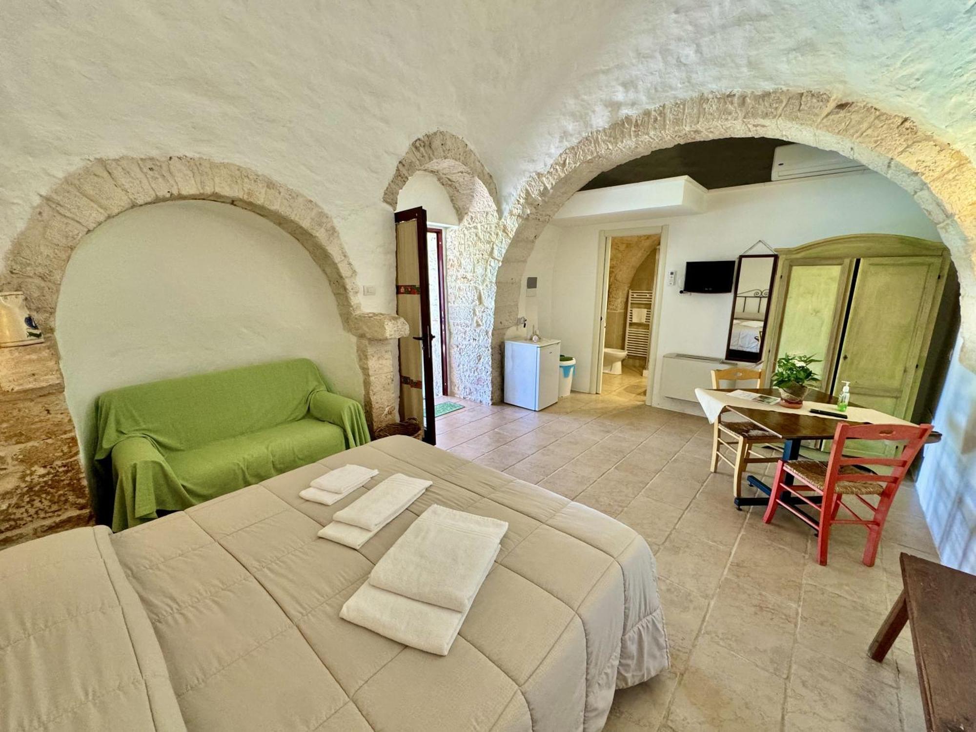 Masseria Ferri Остуни Екстериор снимка
