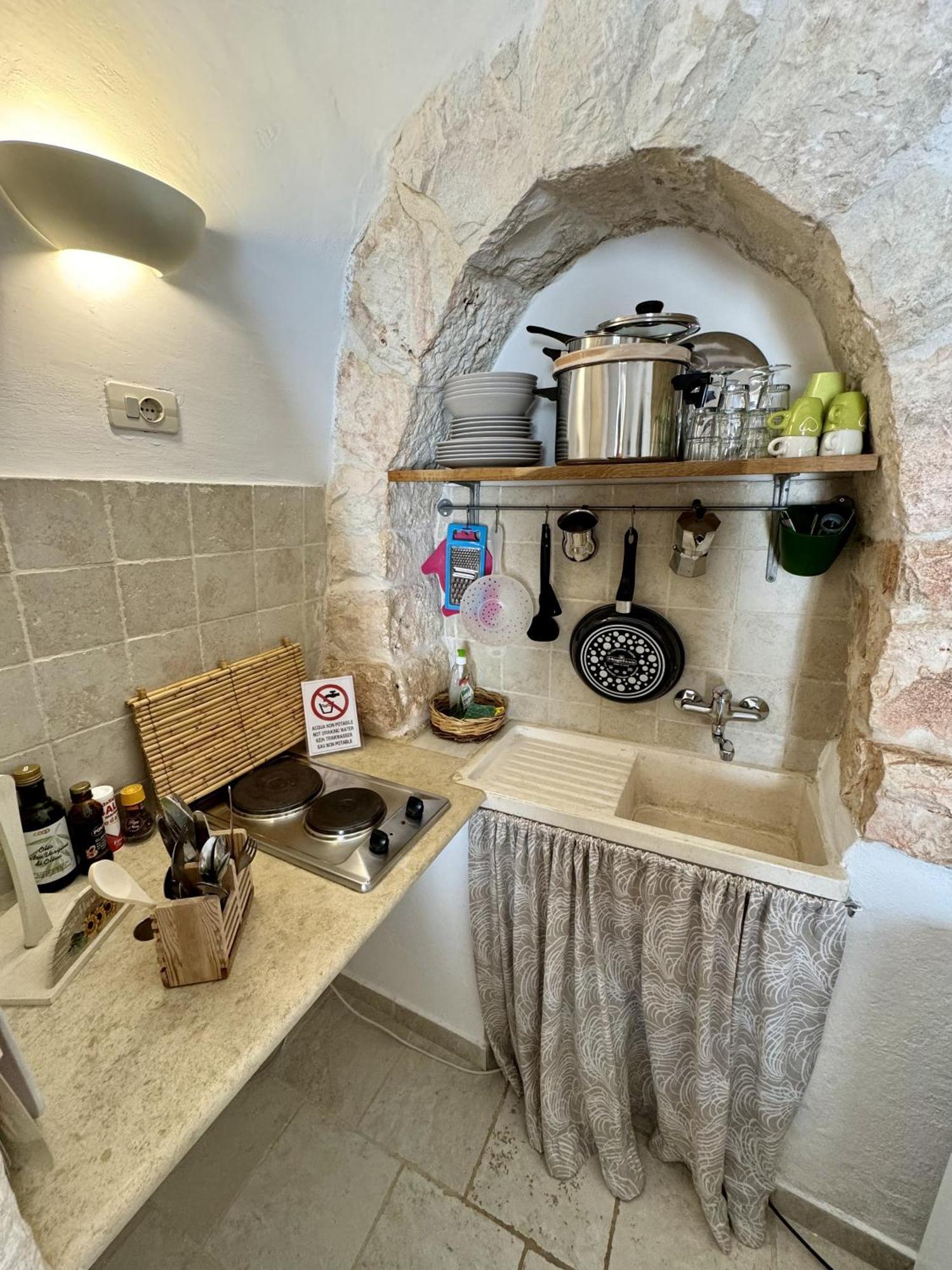 Masseria Ferri Остуни Екстериор снимка
